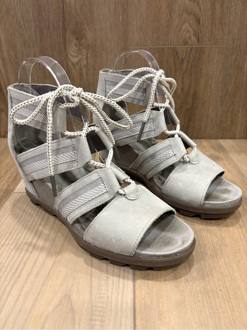 Sorel Joanie Lace-up Wedge Gladiator Sandals in Light Gray size 8.5 Leather